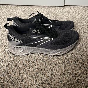 Brooks Levitate 6 - Size 7